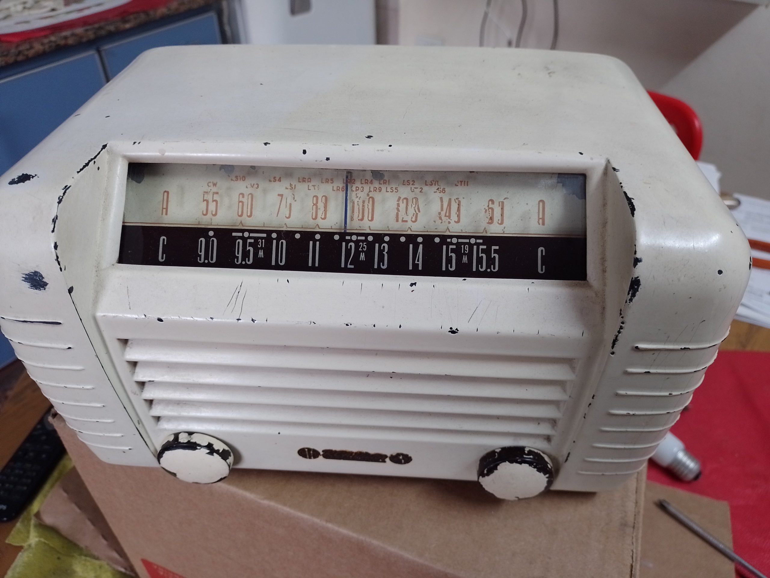 Radio valvular antigua en baquelita - Imagen 8