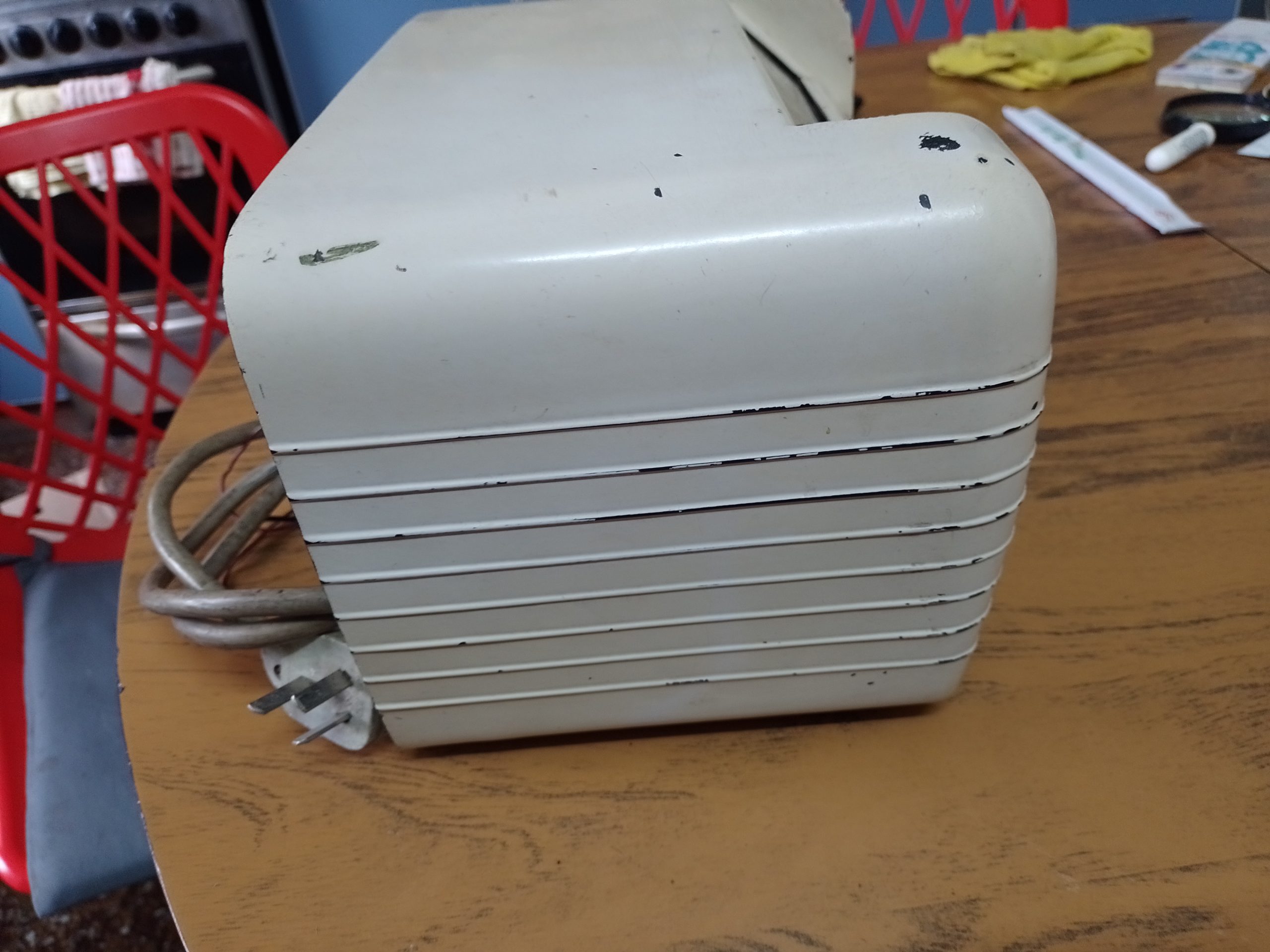 Radio valvular antigua en baquelita - Imagen 4