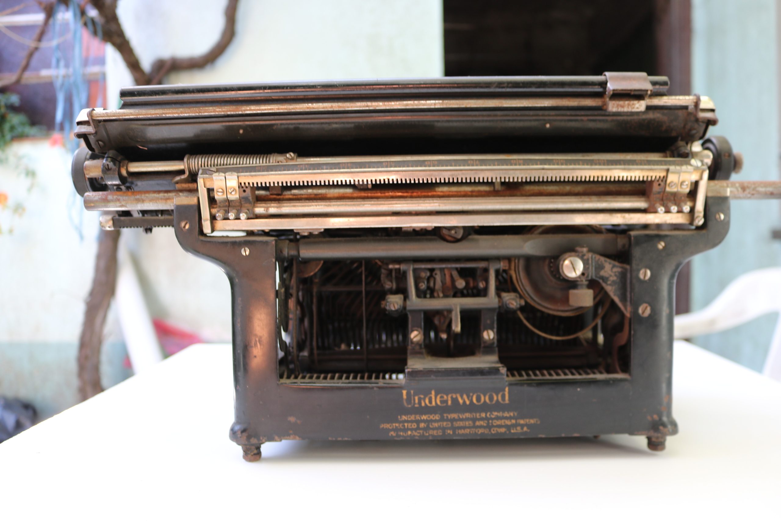 Maquina de escribir de escritorio antigua - Imagen 12