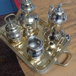 Piezas de servicio con bandeja